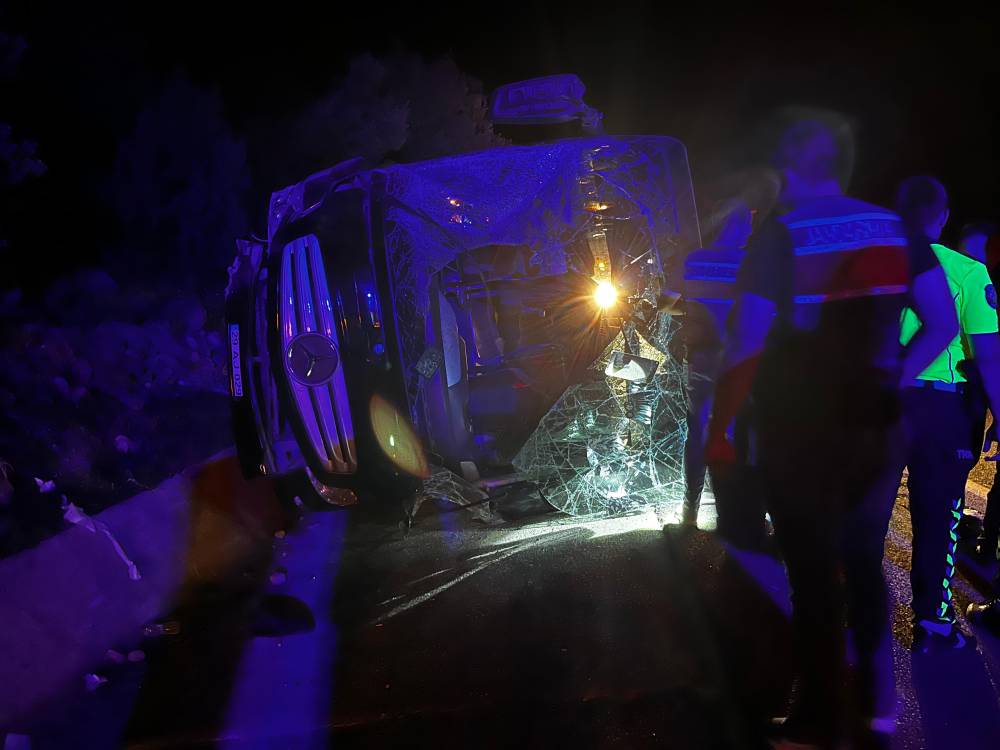 Kastamonu'da yolcu otobüsü devrildi: 10 yaralı