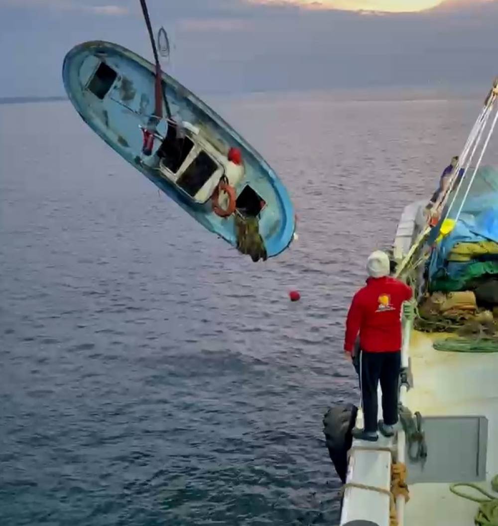 Samsun'da kayıp balıkçı aranıyor; tekne denizden çıkarıldı (2)