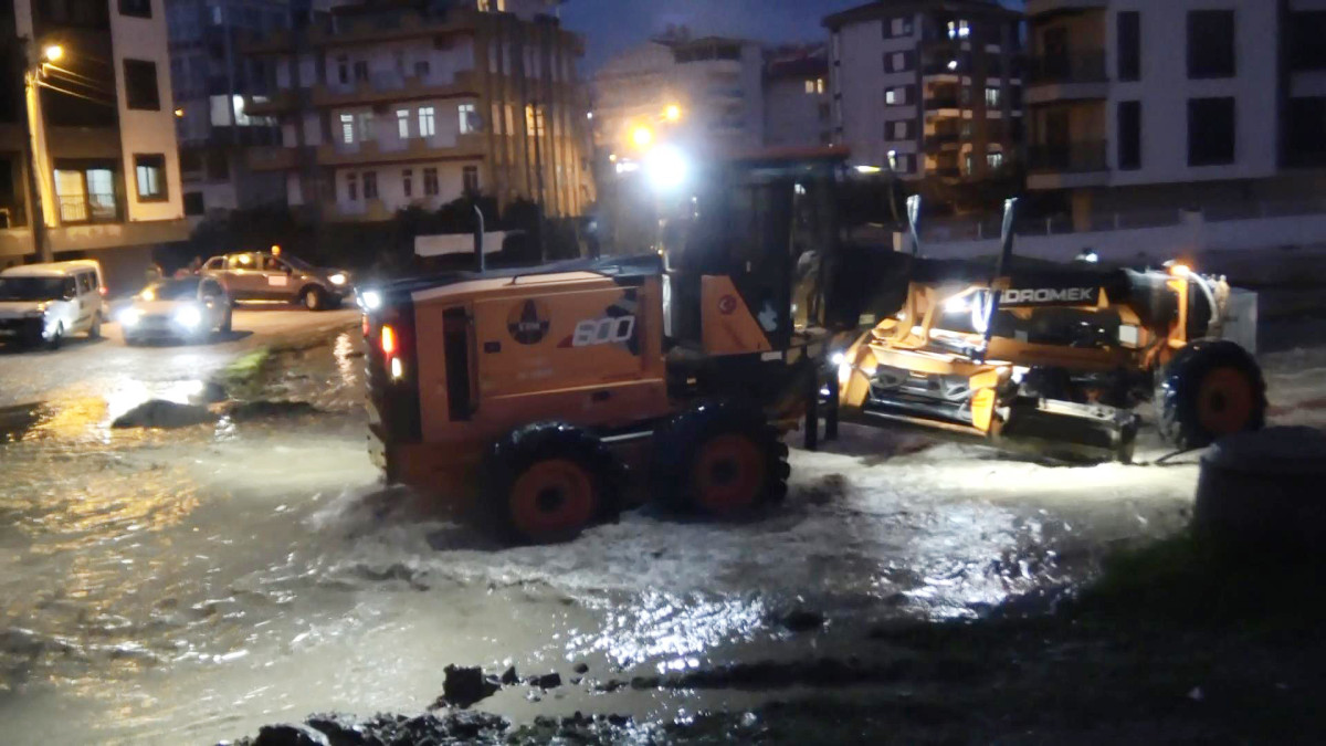 Antalya’da şiddetli yağış su baskınlarına neden oldu