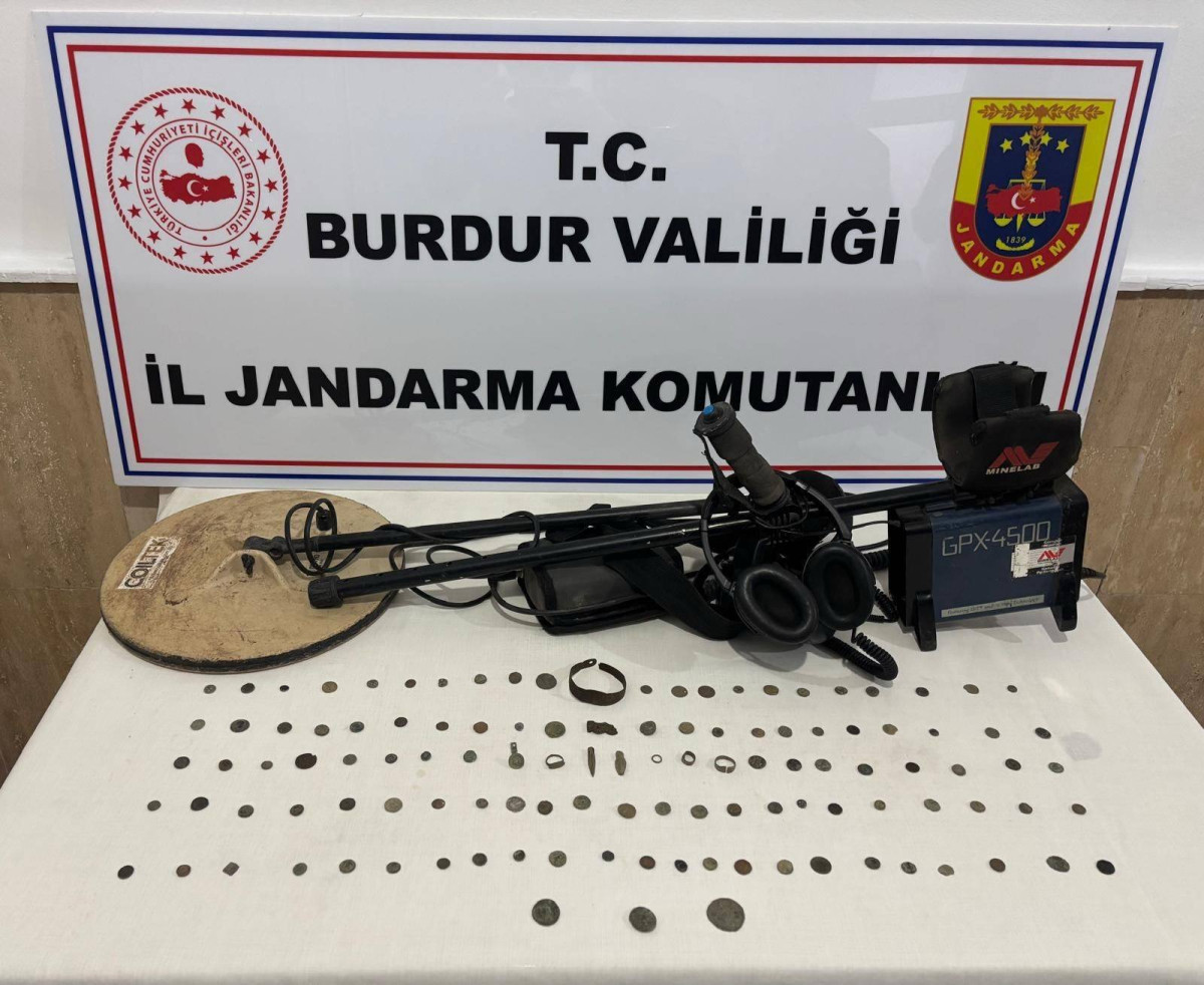 BUCAK’TA JANDARMA 110 TARİHİ ESER ELE GEÇİRDİ