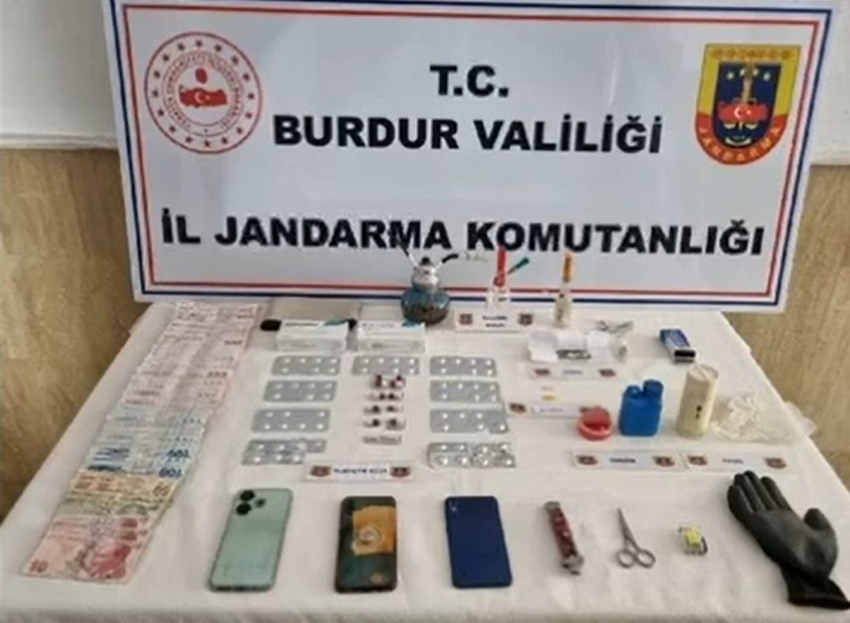 Burdur’da jandarma uyuşturucu operasyonlarında 4 kişi tutuklandı