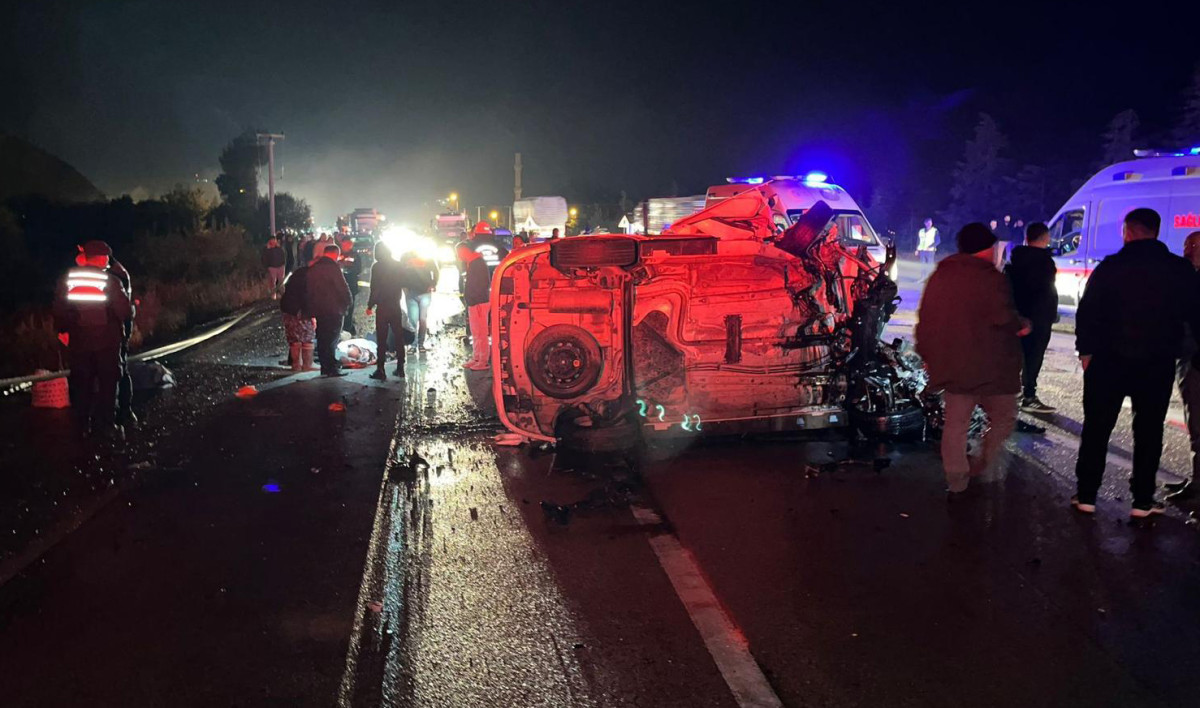 Burdur'da zincirleme kaza: 1 ölü, 7 yaralı