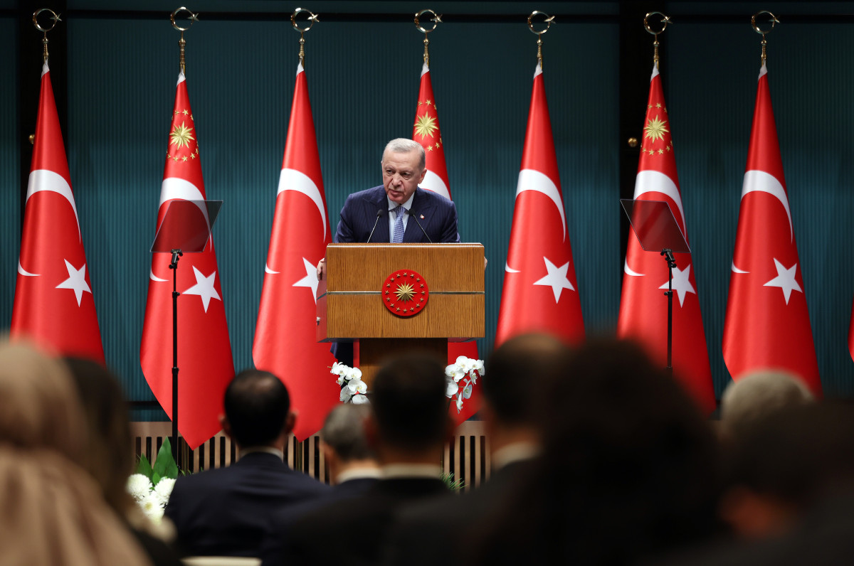 Cumhurbaşkanı Erdoğan: Halkın verdiği imkanları suistimal etmenin mazereti olamaz