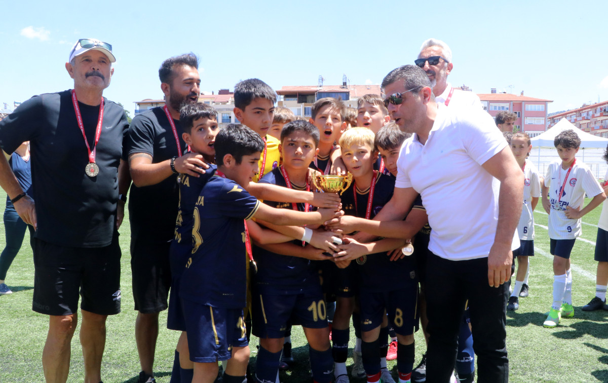 Küçükler futbolda Türkiye şampiyonları belli oldu