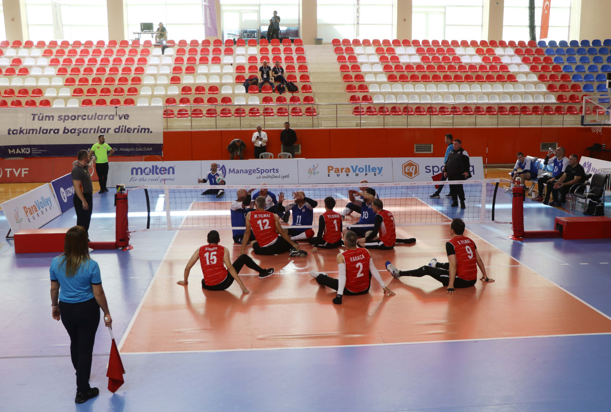 Oturarak Voleybol Erkek Milli Takımı galibiyetle başladı